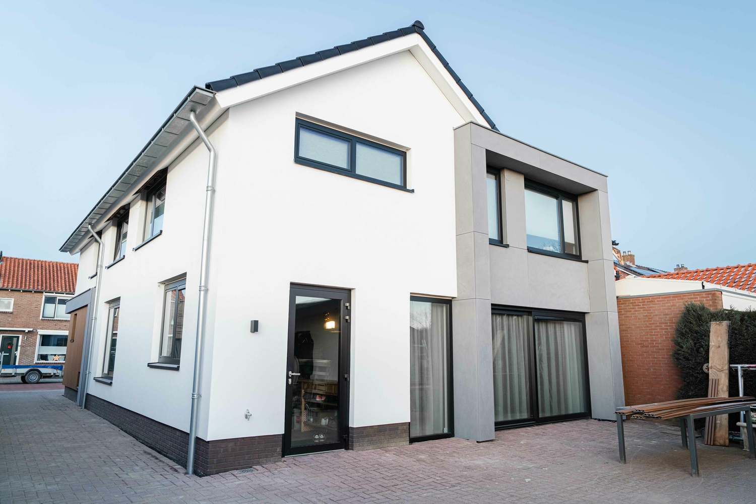 Gevel met kunststof kozijnen