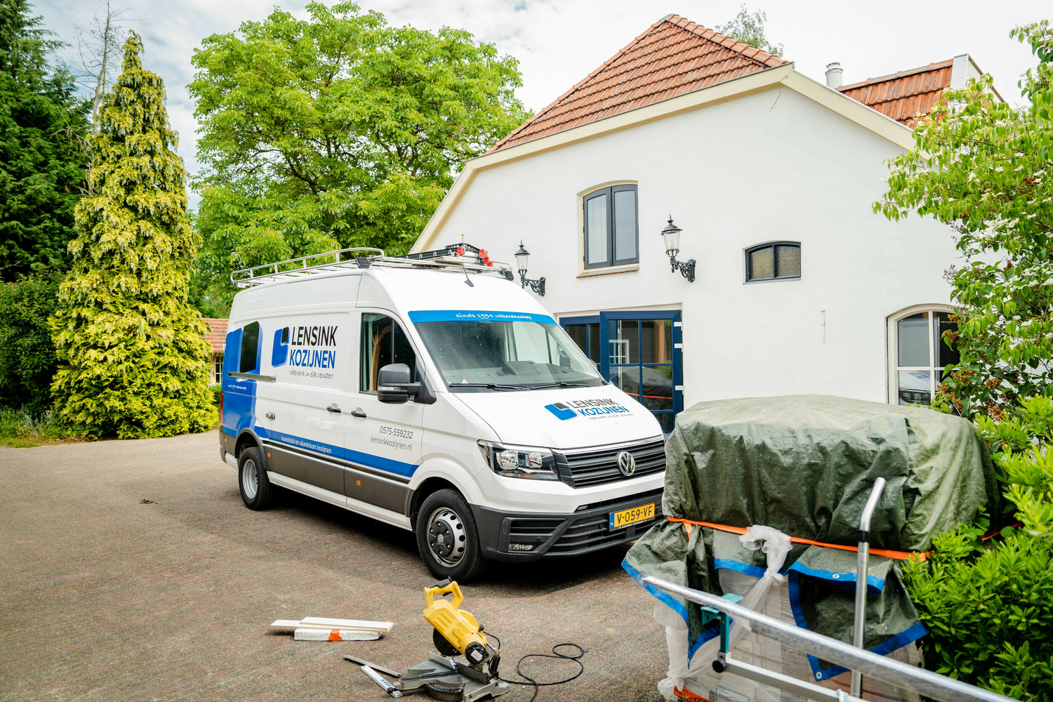 Kunststof deuren en kozijnen laten plaatsen