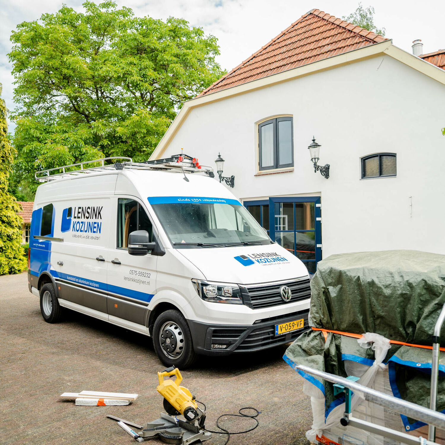 Kunststof deuren en kozijnen laten plaatsen