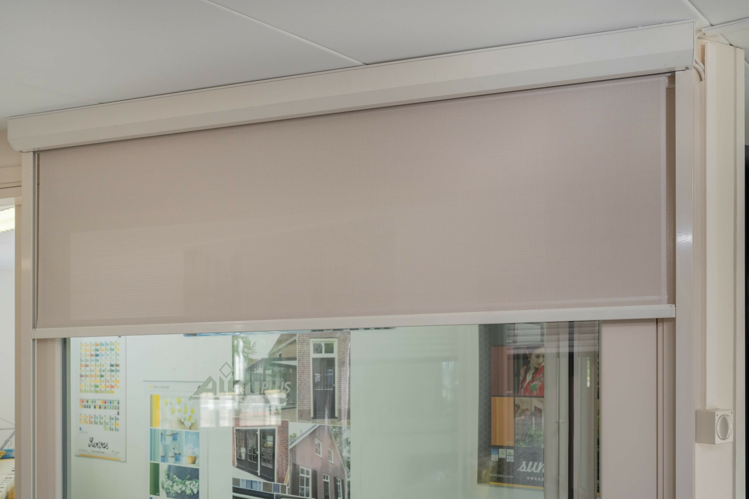 Raambekleding showroom Lensink Kozijnen