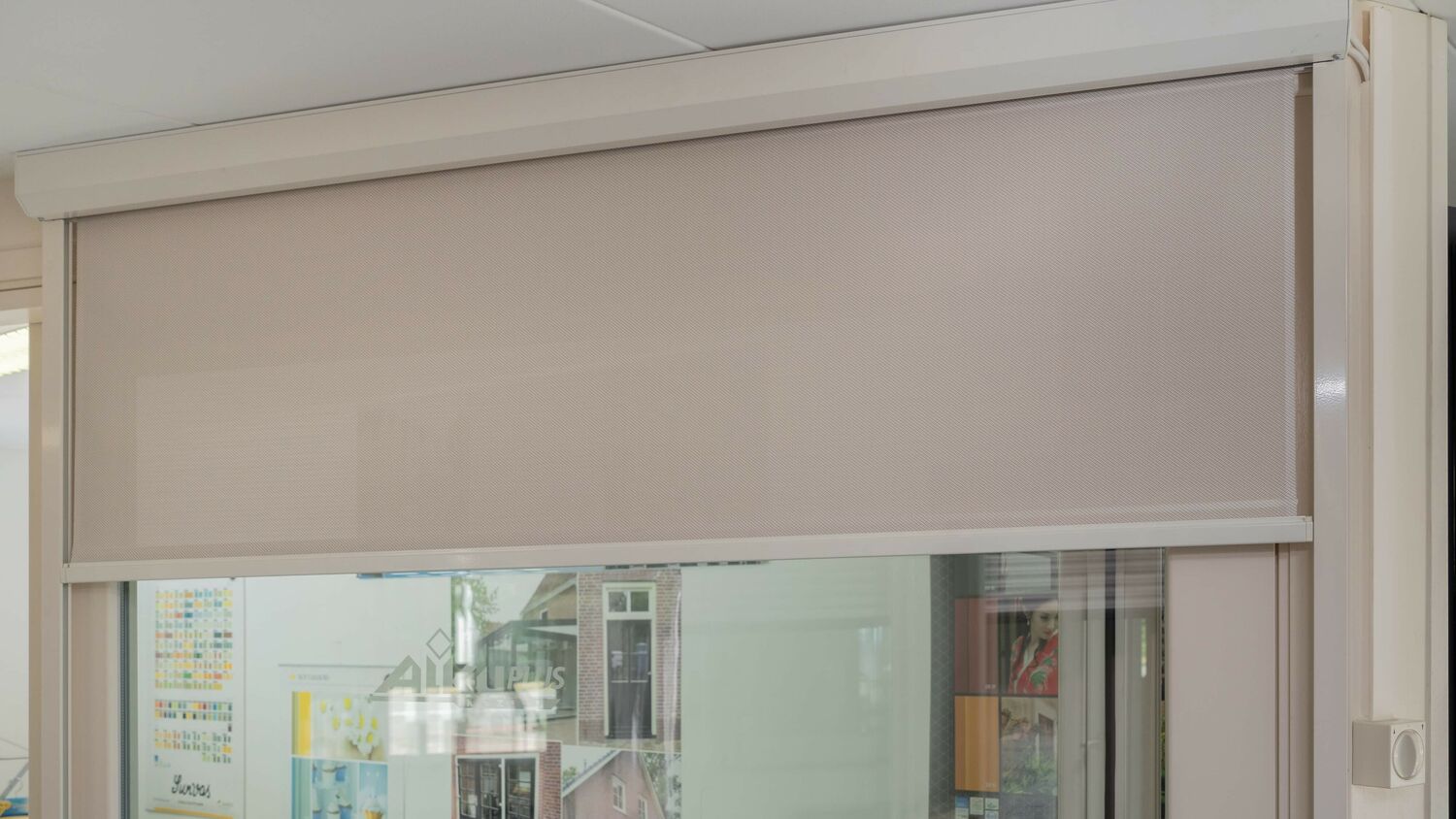 Raambekleding showroom Lensink Kozijnen