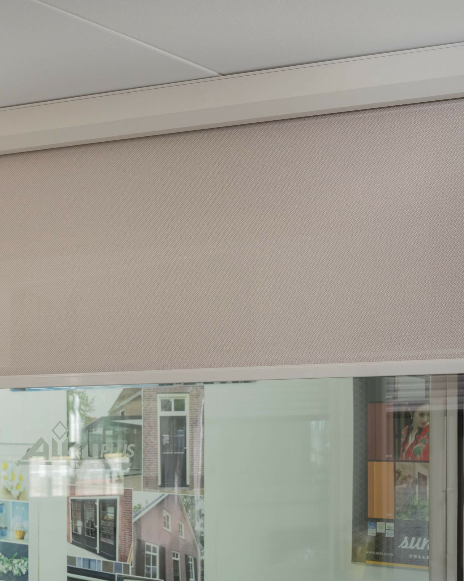 Raambekleding showroom Lensink Kozijnen