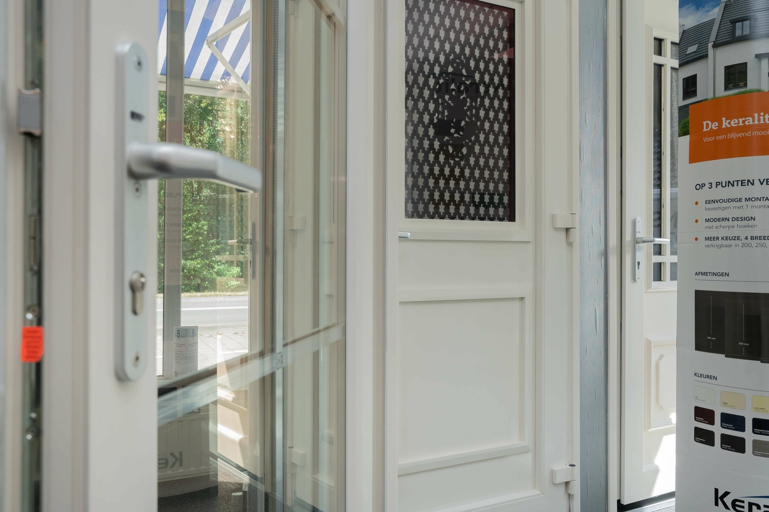 Showroom deur kozijnen
